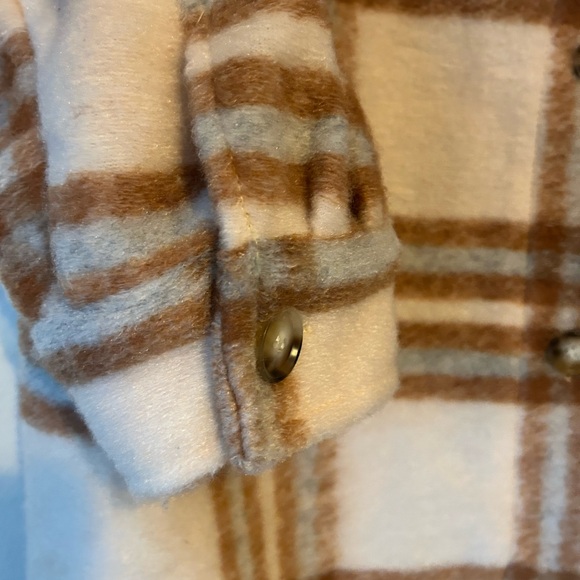 Cool shacket! - Picture 4 of 8